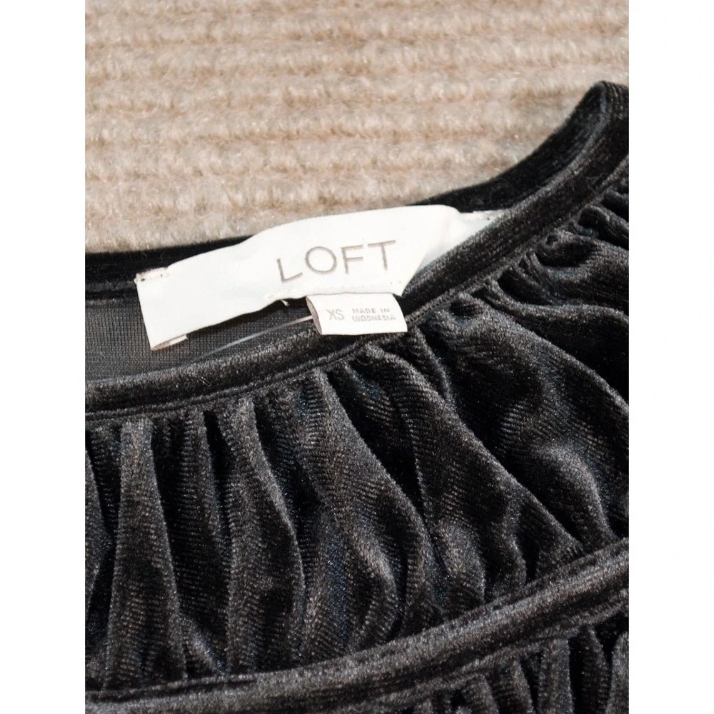 NWT LOFT Black Velvet Ruched Yoke Summer Goth Puff Sleeve Blouse XS